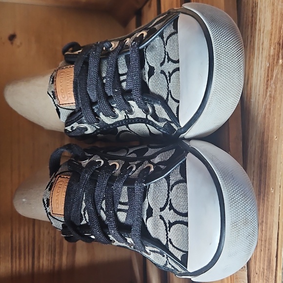 Coach Trainers, Signature Black, Gray, And White, Size 7.5 - Picture 3 of 16